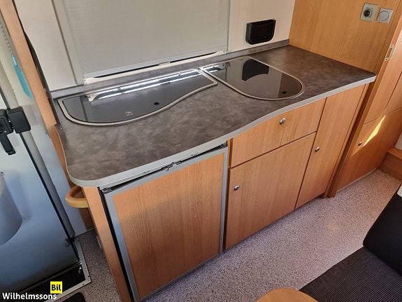 Knaus SPORT 500 ALKOV 4 BÄLTADE PLATSER 7 800 MIL SOLCELL PORTABEL AC 10 of 19