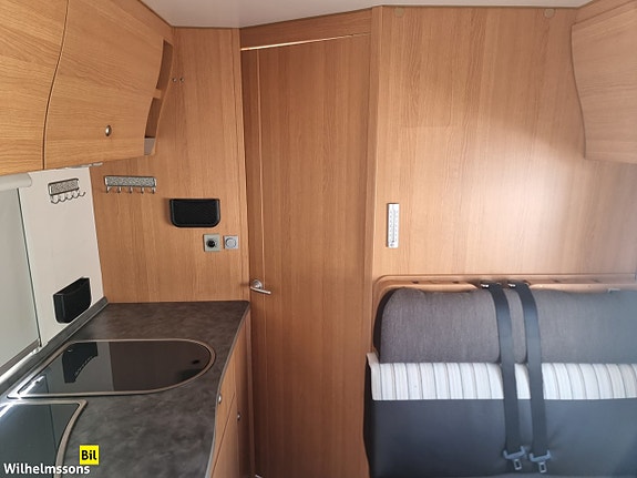Knaus SPORT 500 ALKOV 4 BÄLTADE PLATSER 7 800 MIL SOLCELL PORTABEL AC 11 of 19