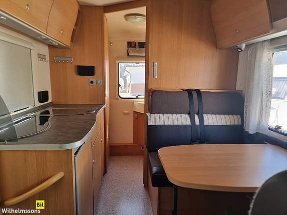 Knaus SPORT 500 ALKOV 4 BÄLTADE PLATSER 7 800 MIL SOLCELL PORTABEL AC 17 of 19