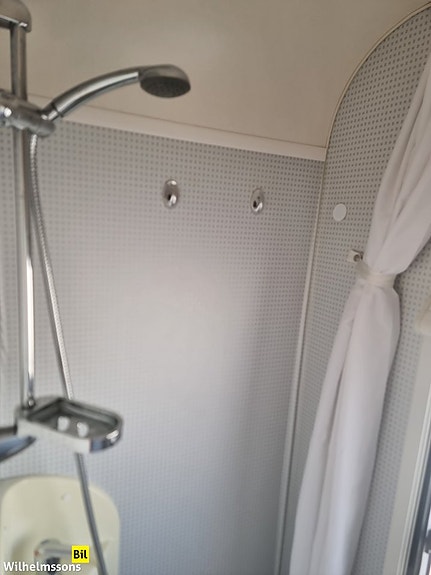 Knaus SPORT 500 ALKOV 4 BÄLTADE PLATSER 7 800 MIL SOLCELL PORTABEL AC 13 of 19
