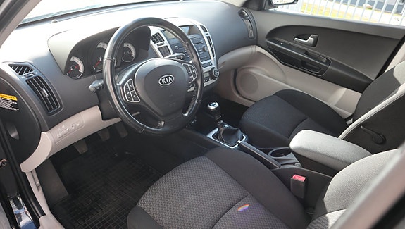 Kia Ceed 3 of 15