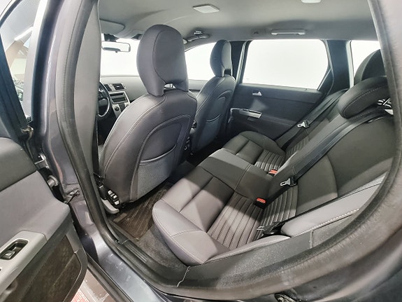Volvo V50 10 of 21
