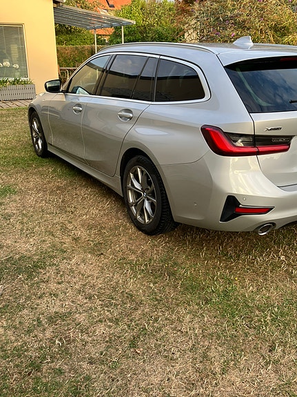 BMW 320d 2 of 12