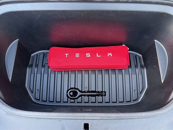 Tesla Model Y 5 of 30
