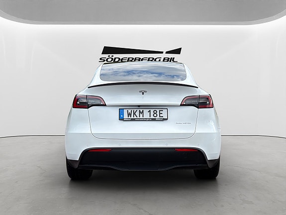 Tesla Model Y 26 of 30