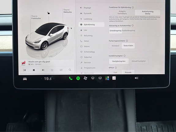 Tesla Model Y 21 of 30