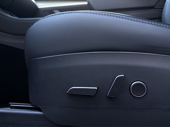 Tesla Model Y 10 of 30