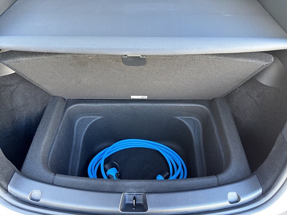 Tesla Model Y 28 of 30
