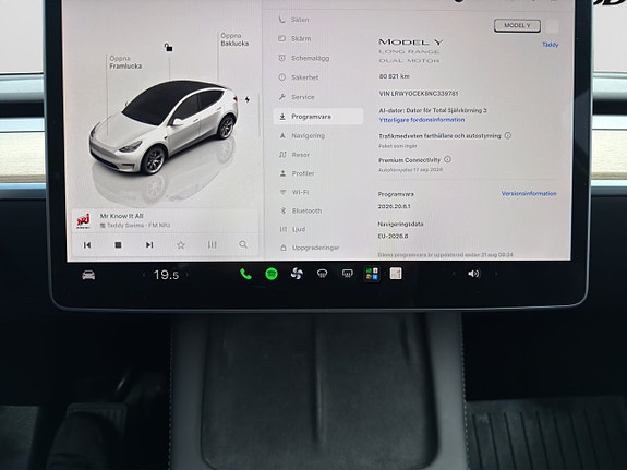 Tesla Model Y 22 of 30