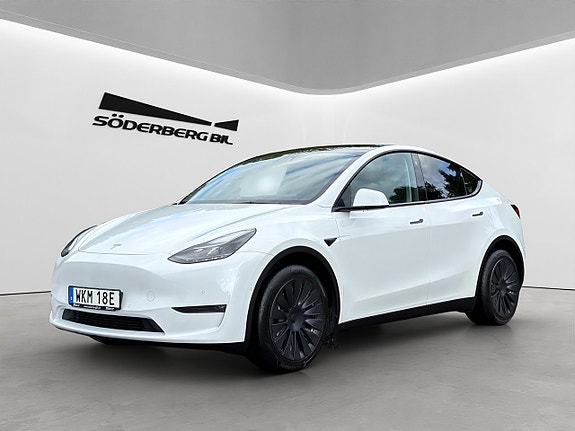 Tesla Model Y 6 of 30