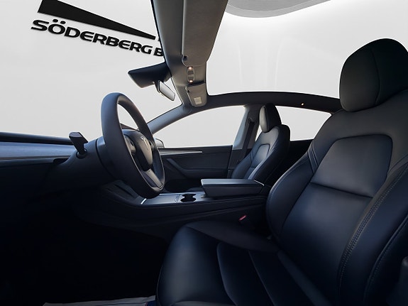 Tesla Model Y 9 of 30