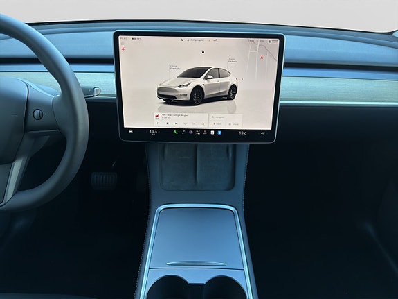 Tesla Model Y 15 of 30