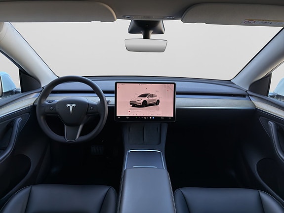 Tesla Model Y 13 of 30