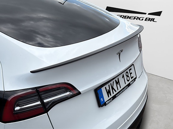 Tesla Model Y 25 of 30