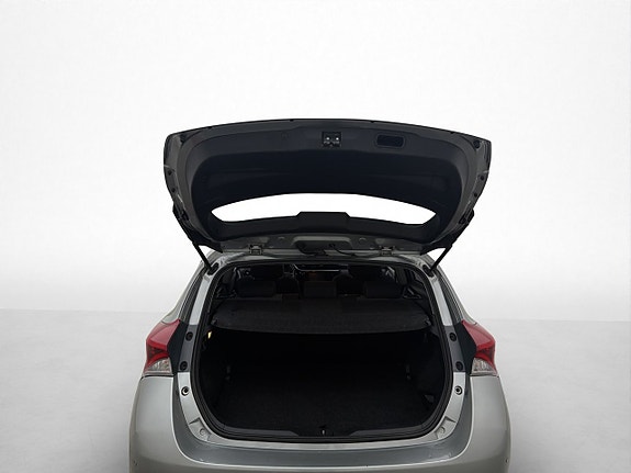 Toyota Auris 8 of 29