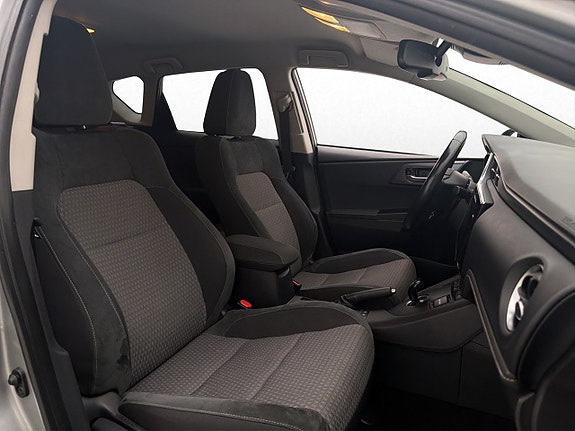 Toyota Auris 9 of 29