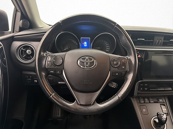 Toyota Auris 12 of 29
