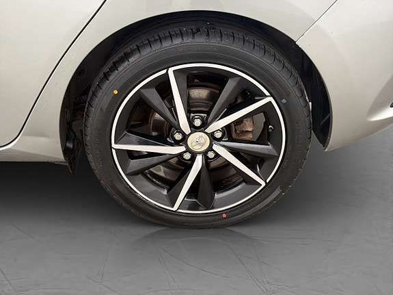 Toyota Auris 27 of 29