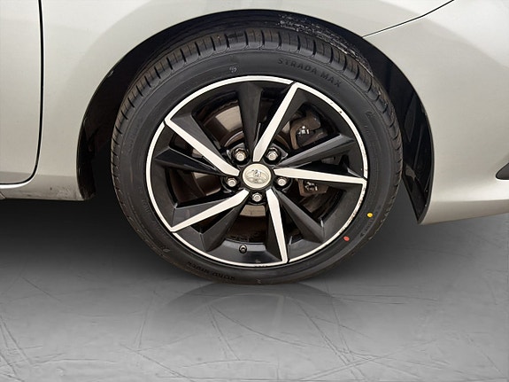 Toyota Auris 29 of 29
