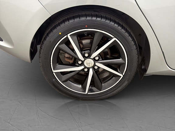 Toyota Auris 28 of 29