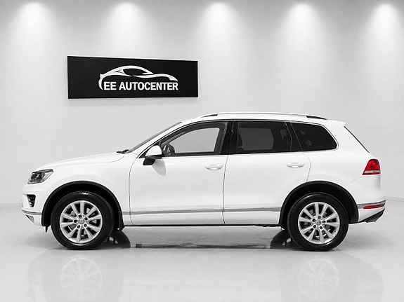 Volkswagen Touareg 2 of 14