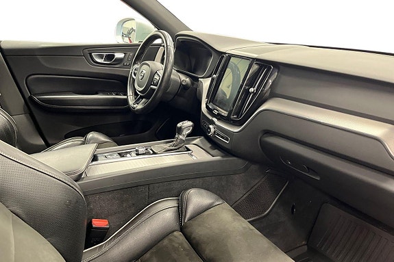Volvo XC60 16 of 26