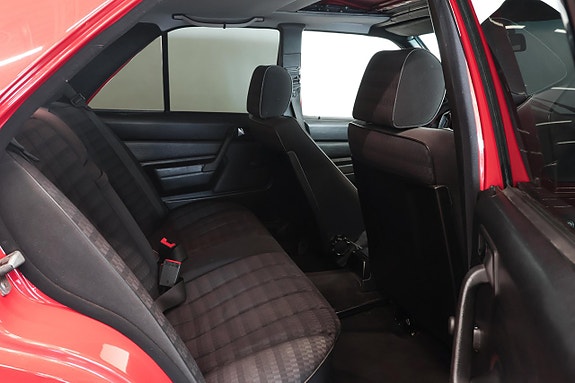 Mercedes-Benz 190 E 11 of 14