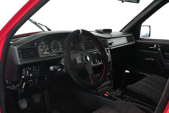Mercedes-Benz 190 E 12 of 14