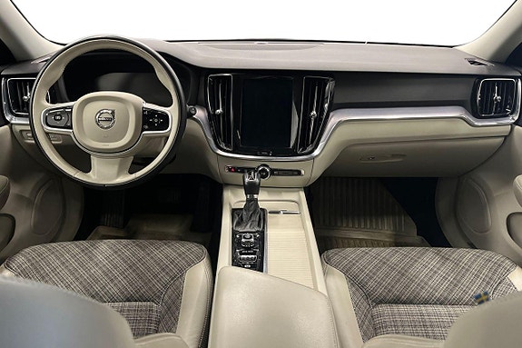 Volvo V60 14 of 25