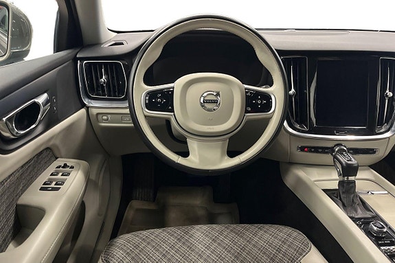 Volvo V60 13 of 25
