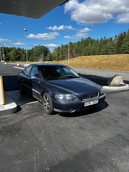 Volvo S60 3 of 5