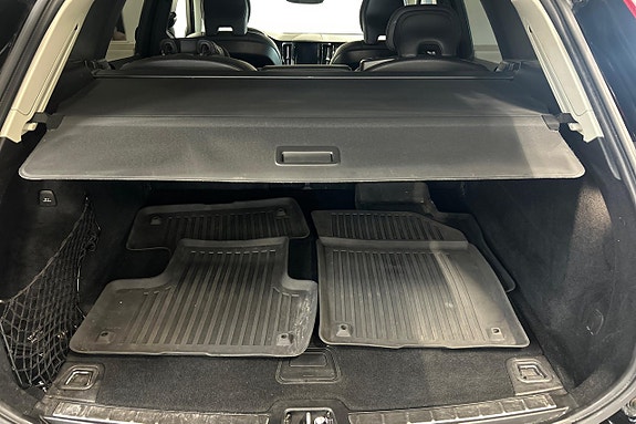 Volvo XC60 10 of 28