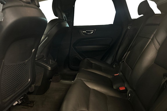 Volvo XC60 14 of 28