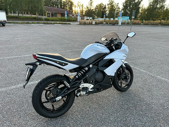 Kawasaki Ninja ER-6f, Endast 960 mil – Nya däck – Besiktigad 2025 8 of 9