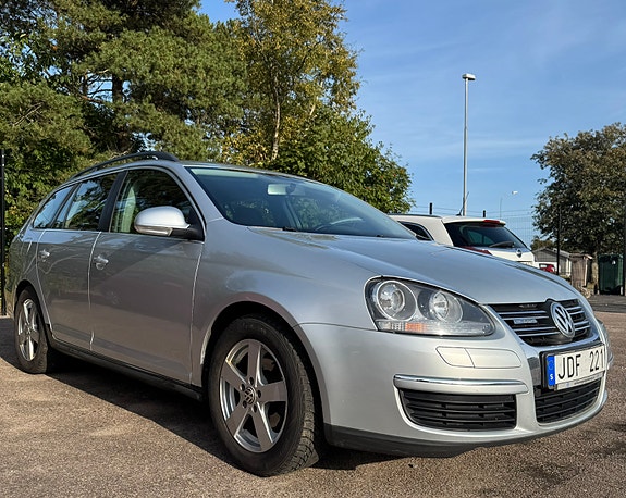 Volkswagen Golf V 2 of 8