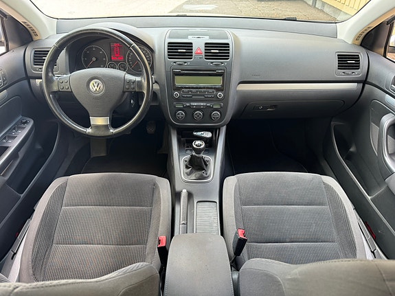 Volkswagen Golf V 8 of 8