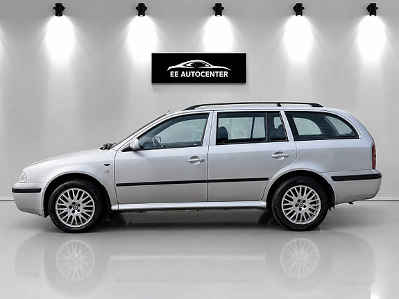 Skoda Octavia 2 of 8