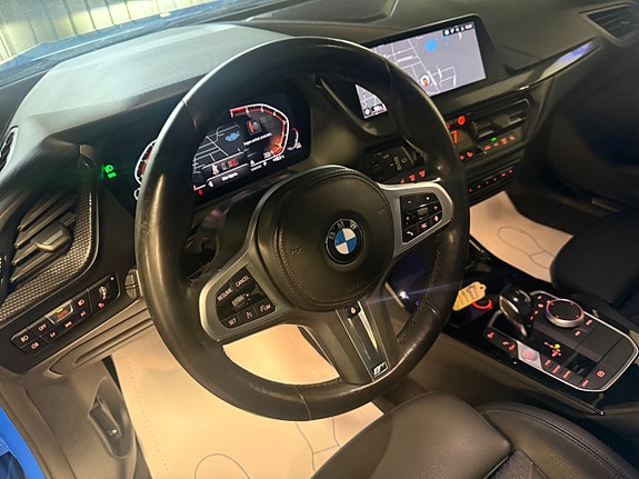 BMW 118i 9 of 16