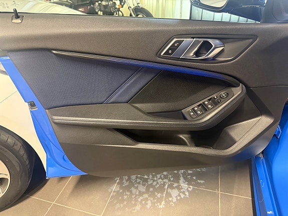 BMW 118i 14 of 16