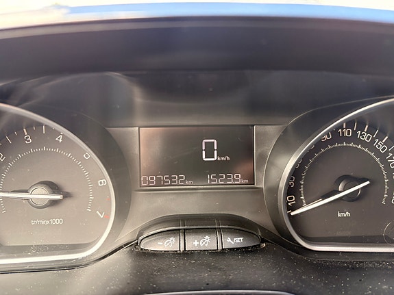 Peugeot 208 6 of 10