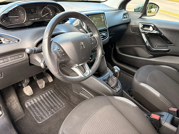 Peugeot 208 7 of 10