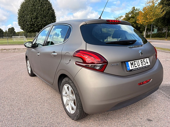 Peugeot 208 4 of 10