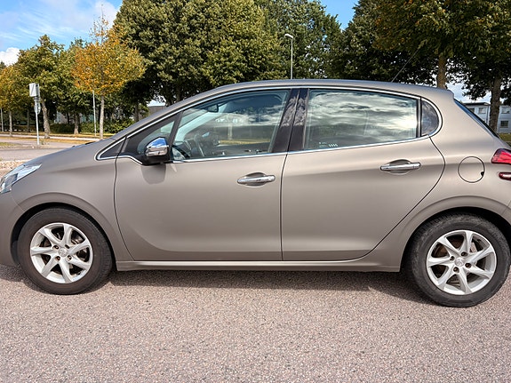 Peugeot 208 5 of 10