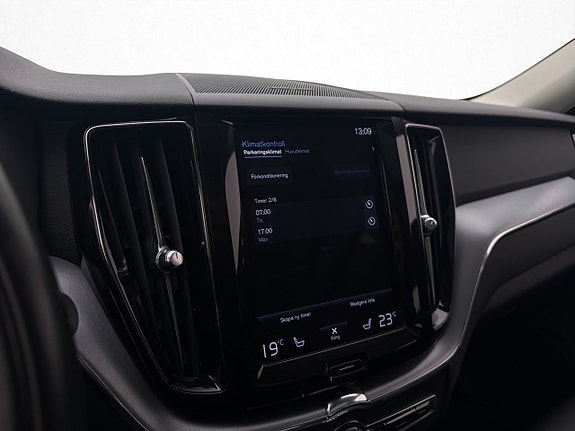Volvo XC60 25 of 30