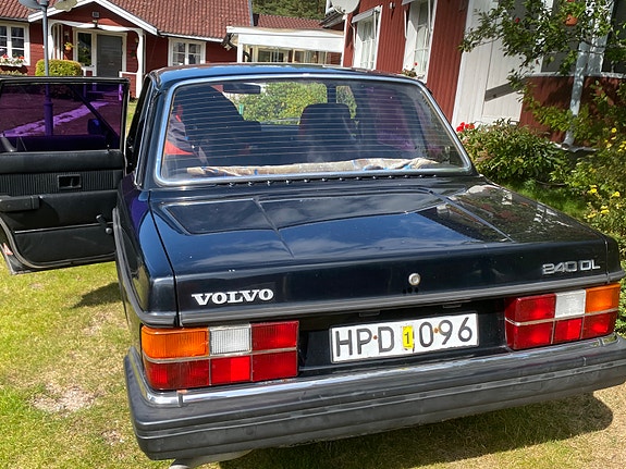 Volvo 240 4 of 4