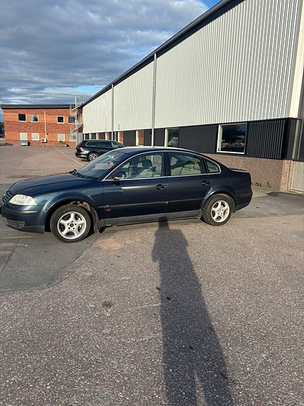 Volkswagen Passat 2 of 8