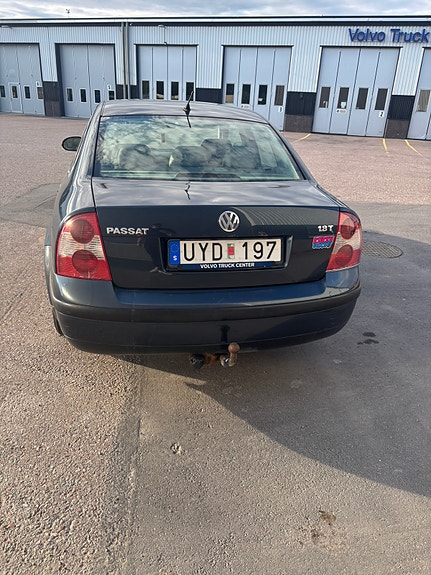 Volkswagen Passat 4 of 8