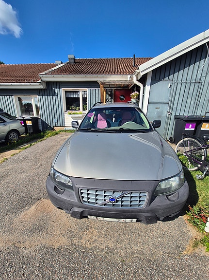 Volvo XC70 2 of 3