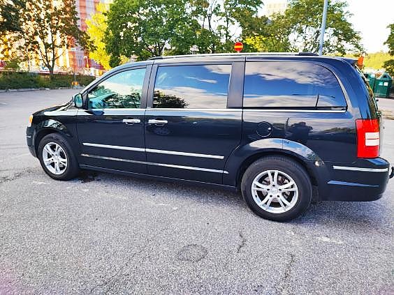 Chrysler Grand Voyager 2 of 14