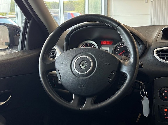 Renault Clio 11 of 18